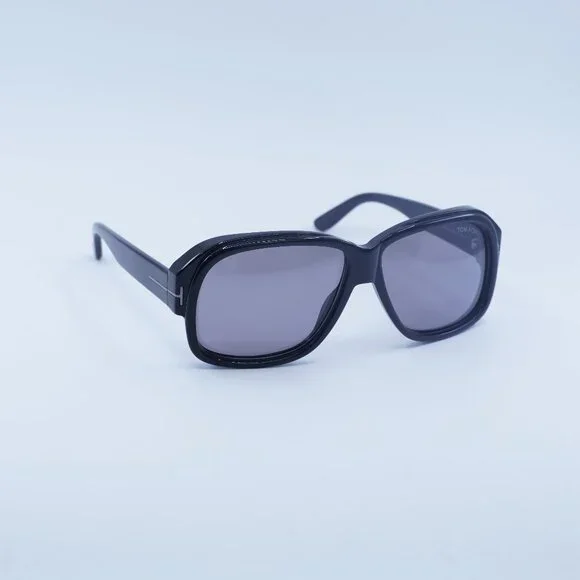 Tom Ford Lyle FT0837-N 01C Square Sunglasses - Black/Grey Tom Ford Sunglasses Black Lyle Grey Square Large FT0837 TF  main image 2